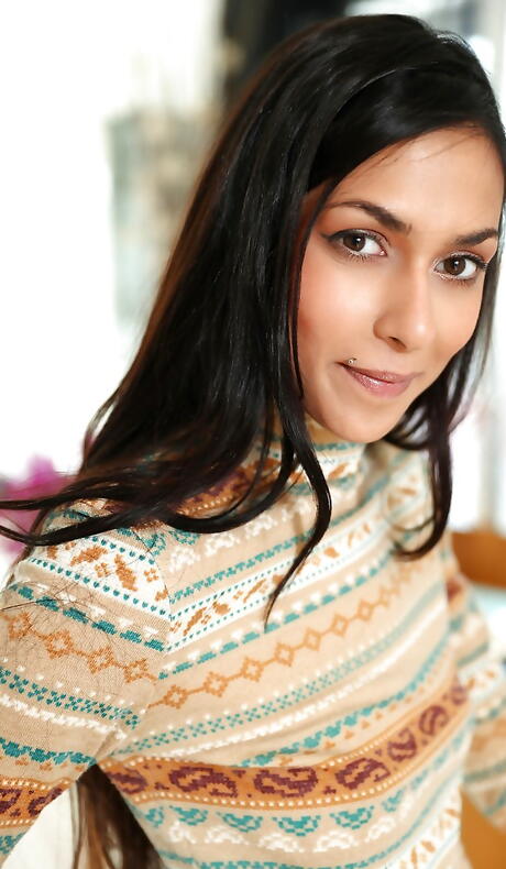 Luscious dark-haired teen Ashely Ocean in nice skirt makes some hot foot fetish 